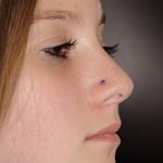 Jak pečovat o nový piercing - piercing nosu