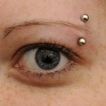 Jak pečovat o nový piercing - piercing obočí