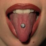 Jak pečovat o nový piercing - piercing jazyka